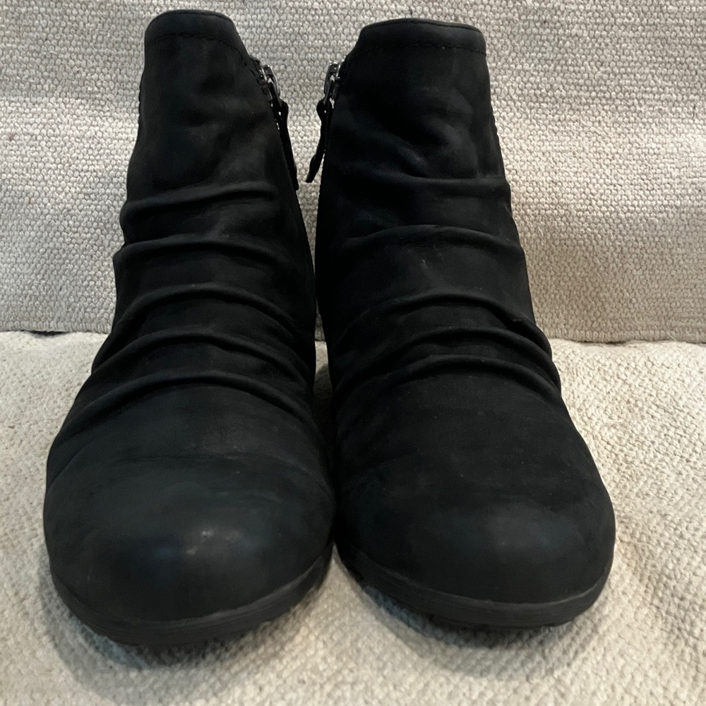 Rockport 7 1/2 wm’s Black leather Booties with side zip and leather footbed - Picture 15 of 16